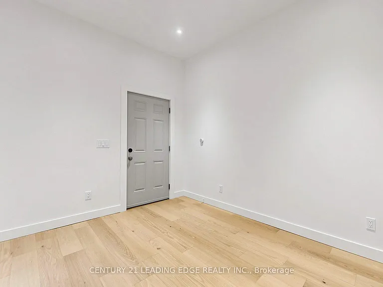 679 Woodbine Ave E #2 — Photo 21