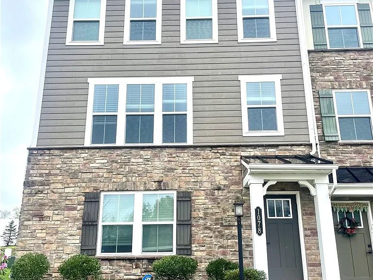 1078 Adair Ave — Photo 1