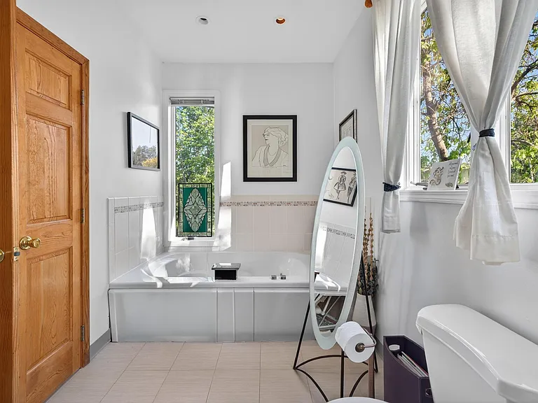 Master Bathroom on 3rd Floor.