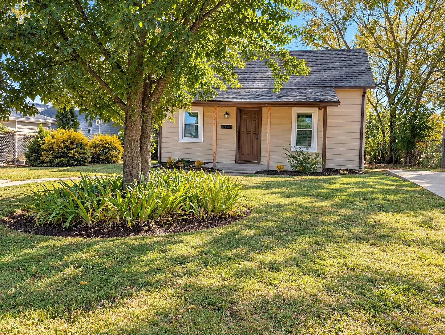 925 S 3rd St, Chickasha, OK 73018 — Photo 1