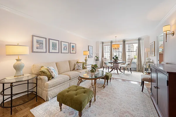 Sold by Mallan Real Estate Inc | media 9