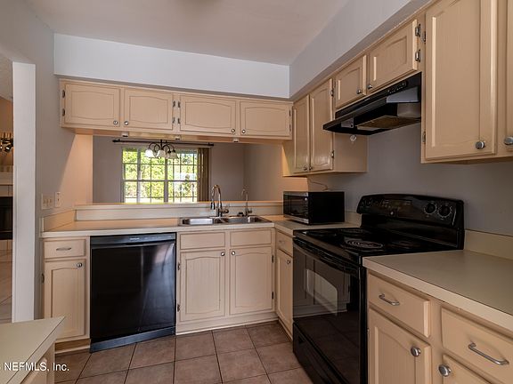 3rd image of 12840 Ashbrook Cir E