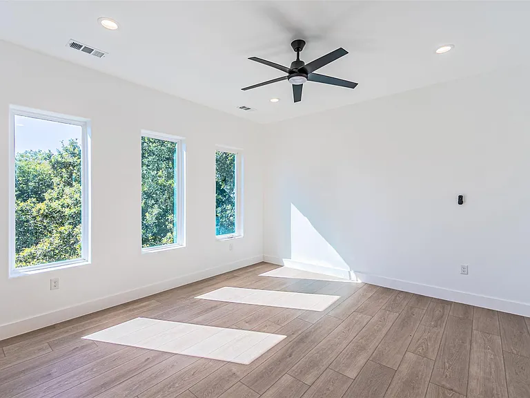 4319 Sylvester St — Photo 17