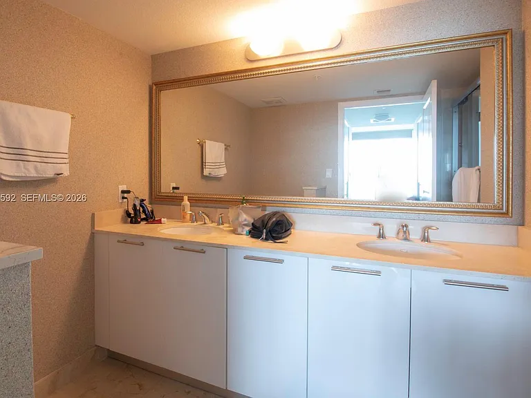 1800 N Bayshore Dr #220 — Photo 7