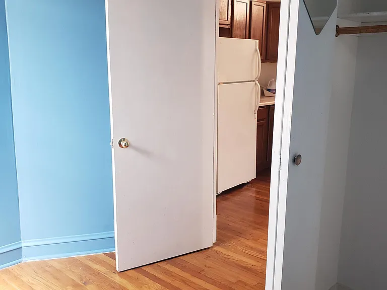 2238 W 21st St #2F — Photo 3