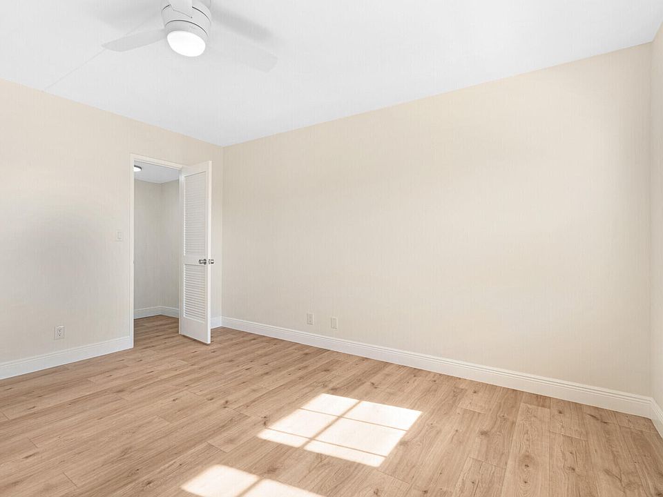 1st image of 3970 Oaks Clubhouse Drive #409