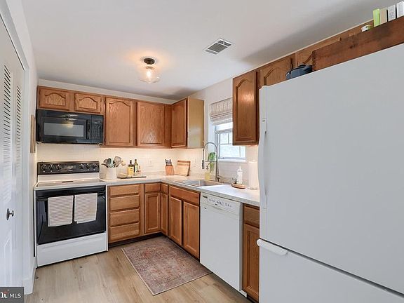 3rd image of 932 Eagle Ln