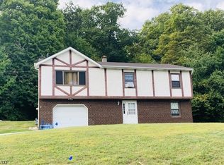 65 Cedar Ridge Dr, Vernon, NJ 07462