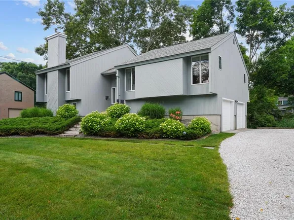 49 Riverside Dr, Barrington, RI 02806