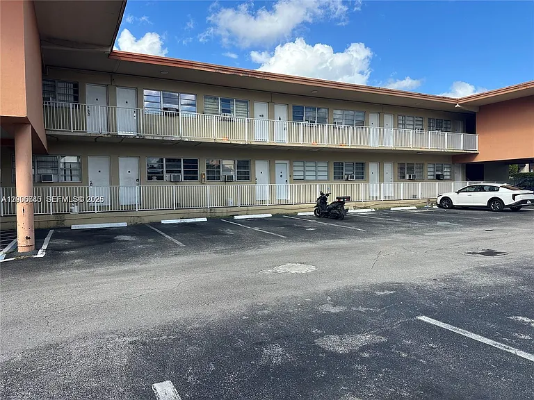 26 Diplomat Pkwy #2314 — Photo 16