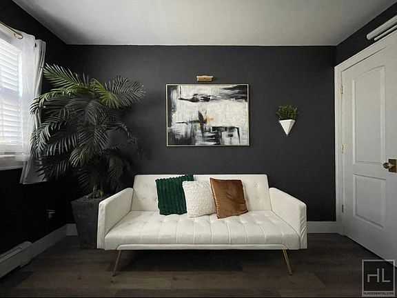 3rd image of 821 Underhill Ave #1
