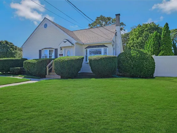4 Perry Place, Patchogue, NY 11772