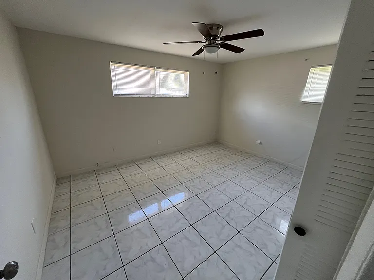 626 SW 4th Ave #1 — Photo 7