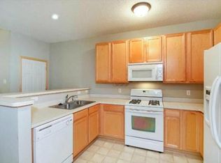 2186 Shamrock Pl, Chaska, MN 55318