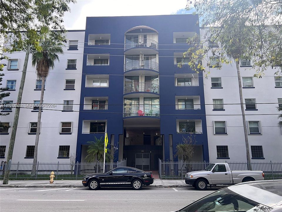 1st image of 546 SW 1st St APT 611