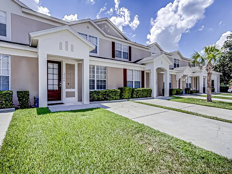 Silver Palm Dr — Photo 30