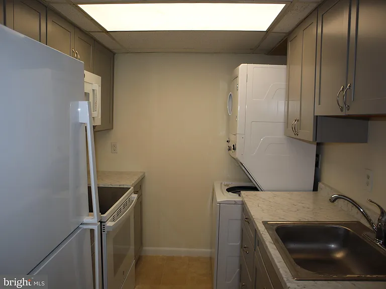 1171 S Division St — Photo 11