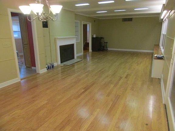 4th image of 28 E Maitland Ln