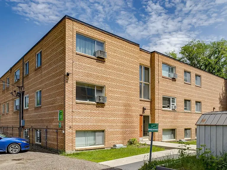 2240 Robinson St — Photo 21