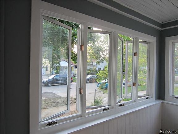 4th image of 206 Potter Ave