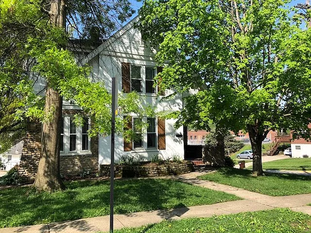 253 Linden Ave photo 1