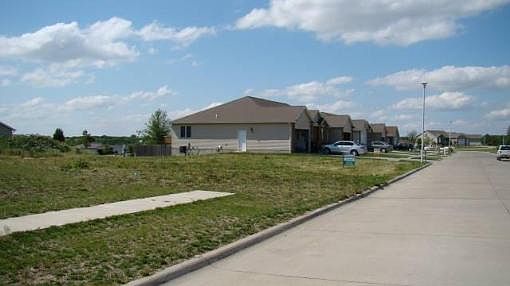 1st image of 735 Larkspur Dr