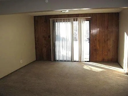 3 bed, 1776 sqft, $2,400 — Photo 4