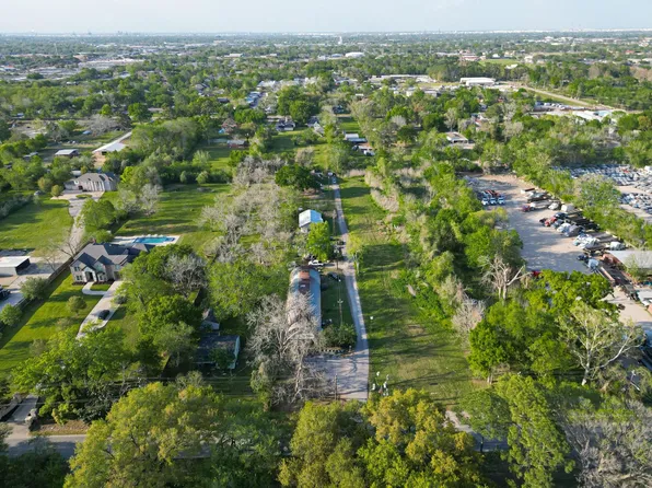 701 Crenshaw Rd, Pasadena, TX 77504