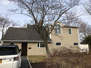 35 Constellation Rd, Levittown, NY 11756