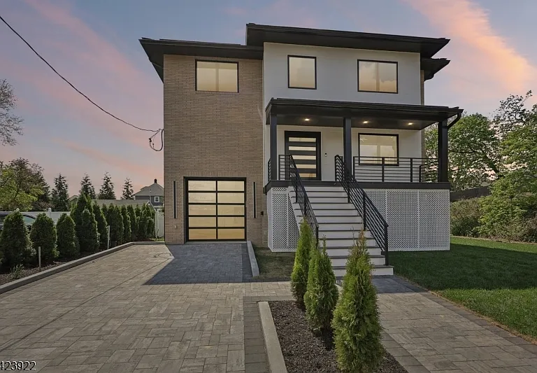 51 Albany Ave — Photo 44