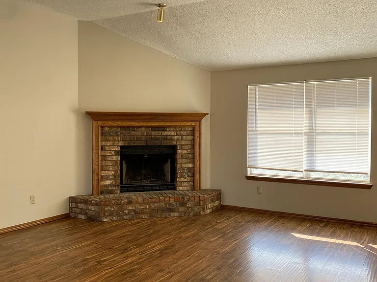 13101 Mapleleaf Dr — Photo 3