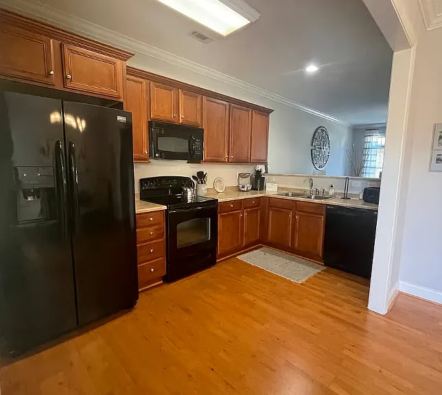 333 Arlington Ave — Photo 2