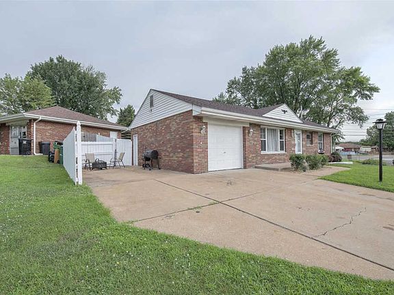 2nd image of 9526 Sequoia Ct