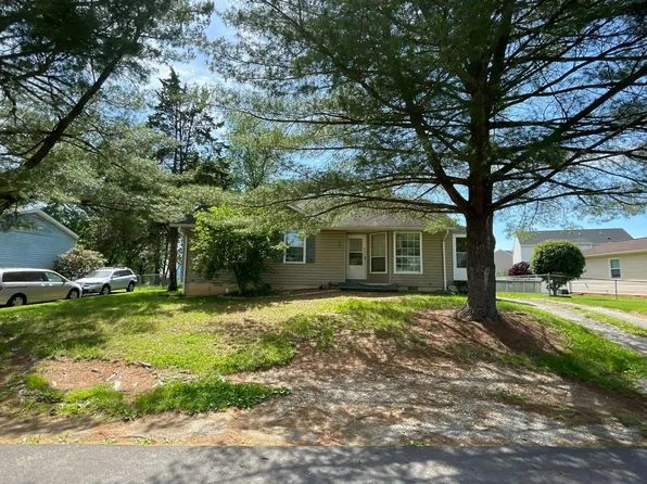 29 Lee Way, Charles Town, WV 25414