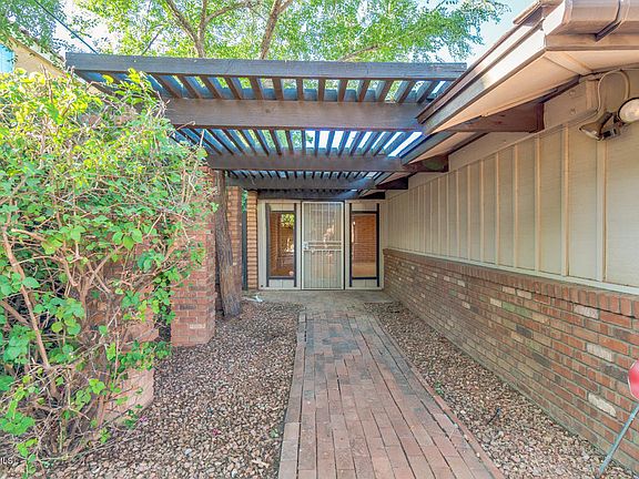 2nd image of 1016 E Sierra Vista Dr