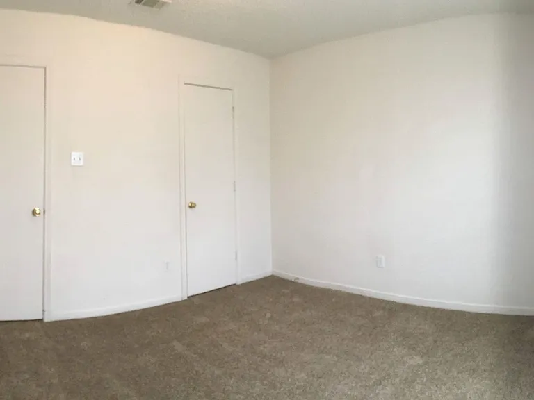 5817 Medina Dr — Photo 14