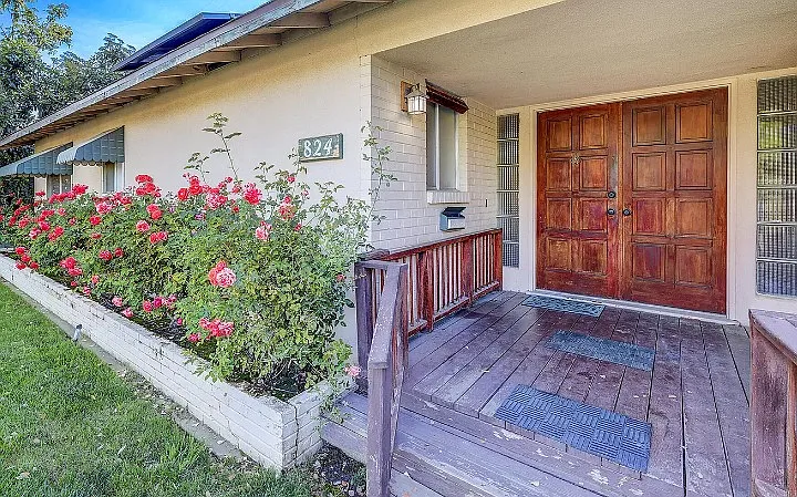 4 bed, 2258 sqft, $2,000 — Photo 2