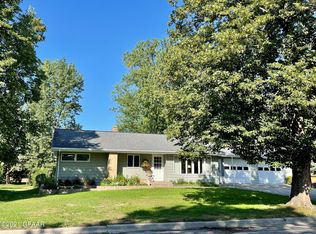911 Thorndale Ave, Crookston, MN 56716