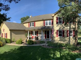 565 Christopher Dr, North Barrington, IL