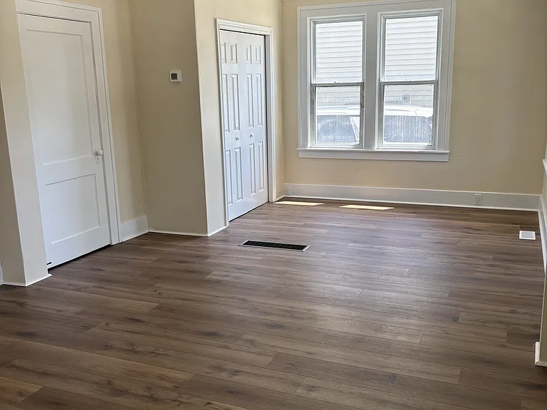 543 Saint Charles St — Photo 8