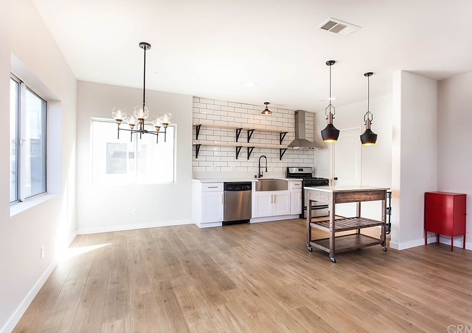 1st image of 11853 Burbank Blvd #104