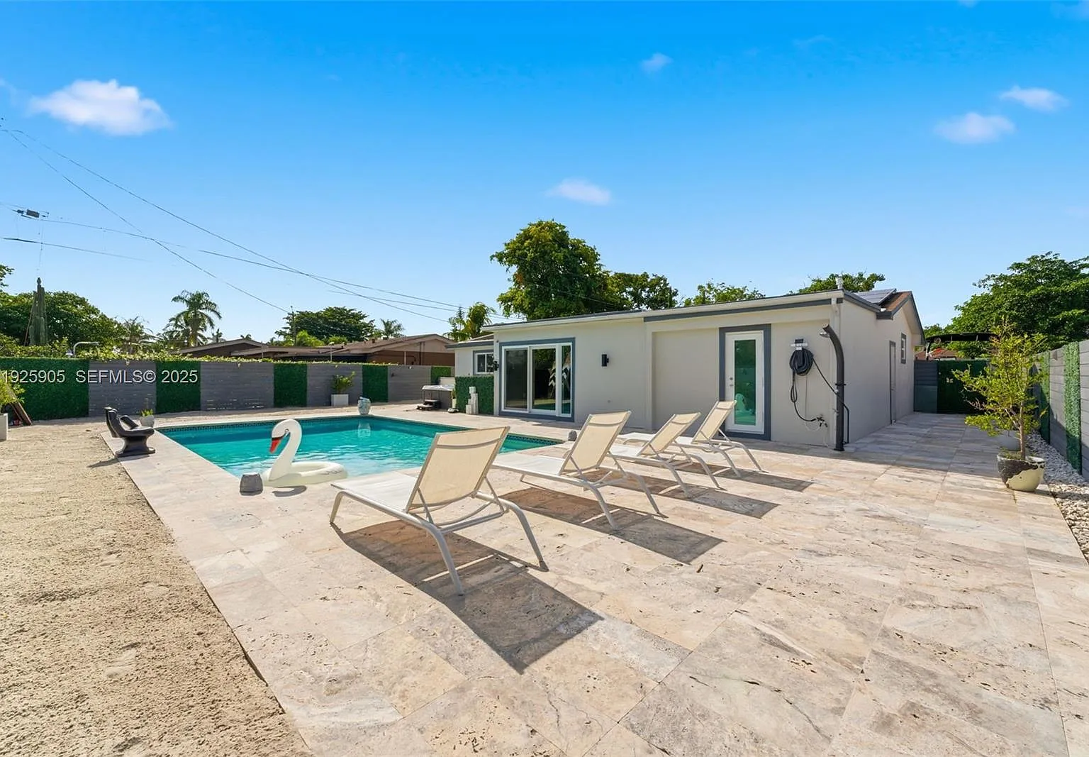 3 bed, 2.0 bath, 1018 sqft, $6,000 — Photo 4
