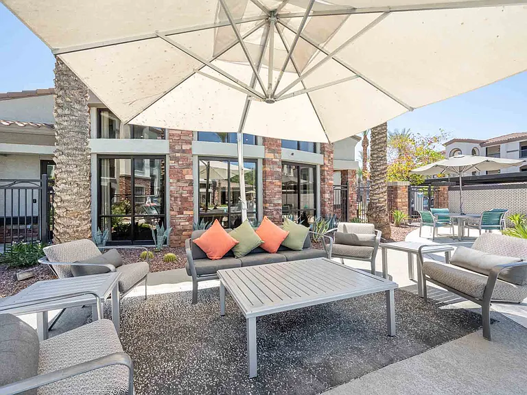 Zone Luxe, Glendale, AZ, Outdoor Seating