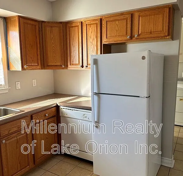 3185 Buckingham Ave — Photo 3