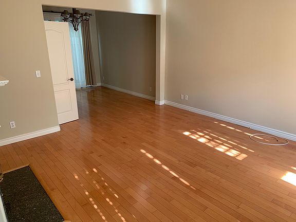 4th image of 448 S Oak Knoll Ave Unit 2