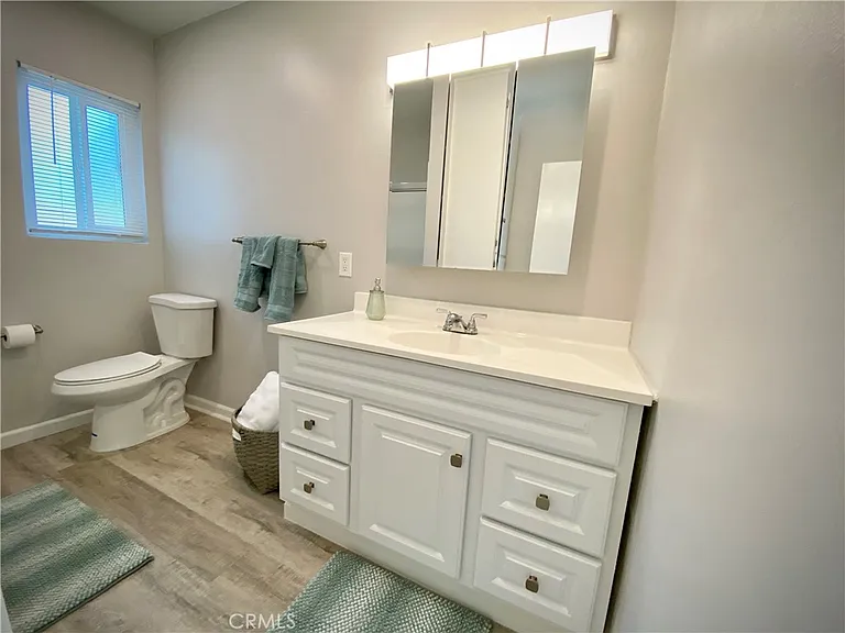 919 E Acacia Ave #E — Photo 8