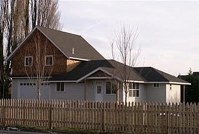 Approx 900+/- sf guest house w/ 1500+/- sf garage/shop/storage