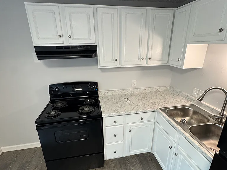Sunrise Valley Apartments — Photo 9