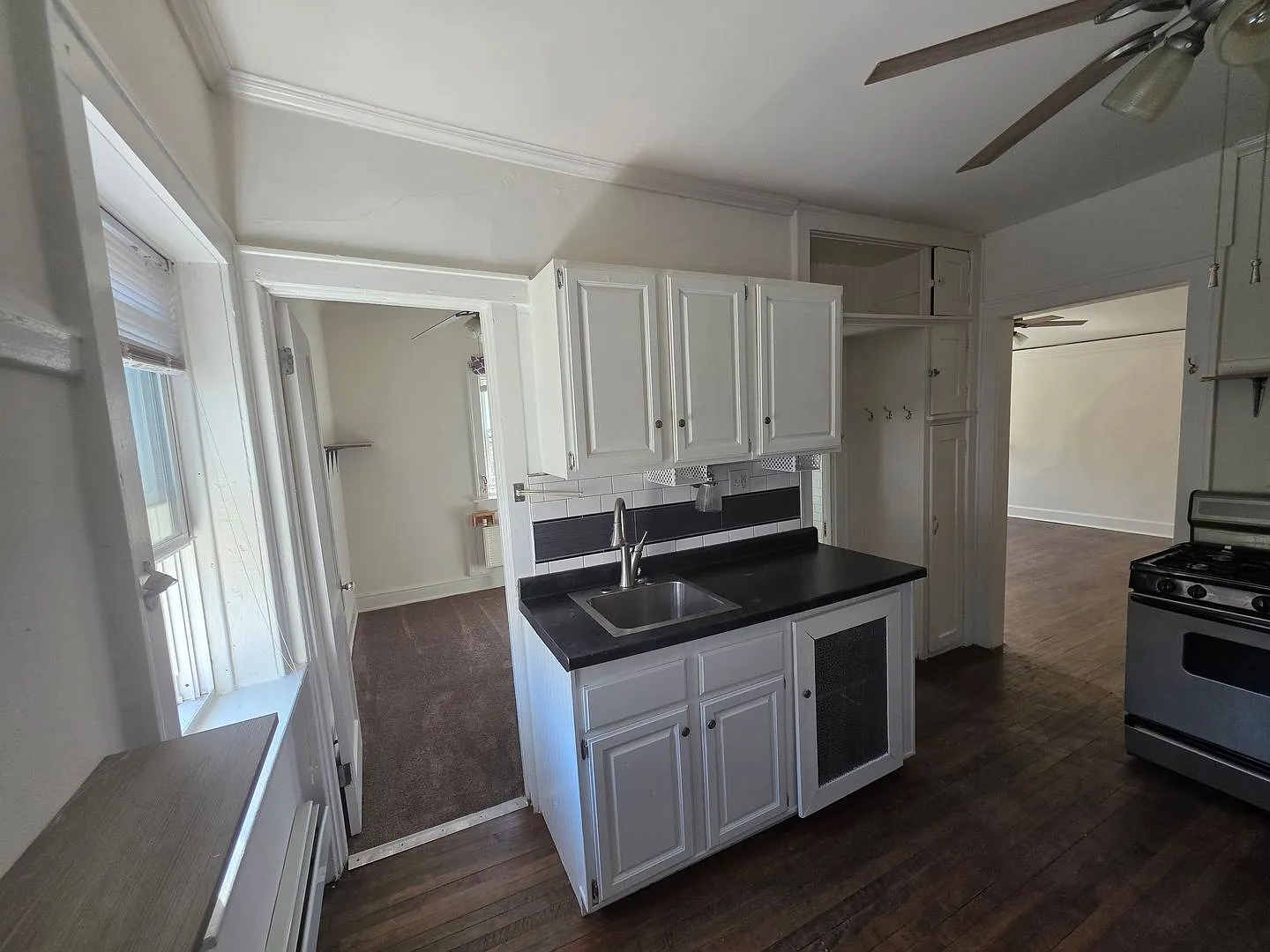 2544 N. Maryland Ave. (Fountain Blue) — Photo 4