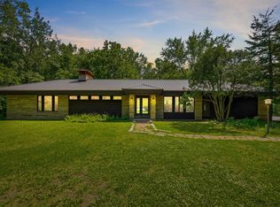 16 Truman Dr, East Dubuque, IL 61025